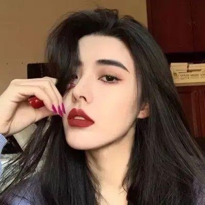 甜蜜寂寞女孩